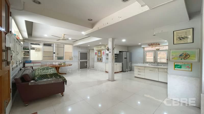 Single House on Sukhumvit 71, Bangkok, Khlong Tan Nua, Watthana, Bangkok, 3 Bedrooms, 400 sqm, Single Detached House For Sale, by Praphinleeya Phuengkhuankhan, 500422789 - DDproperty.com
