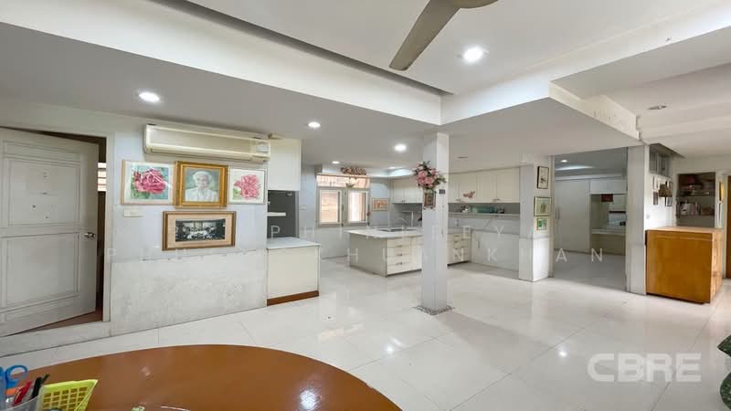 บ้านเดี่ยวในซอยสุขุมวิท 71, กรุงเทพ, คลองตันเหนือ, วัฒนา, กรุงเทพ, 400 ตร.ม., บ้านเดี่ยว ขาย, โดย Praphinleeya Phuengkhuankhan, 500422789 - DDproperty.com