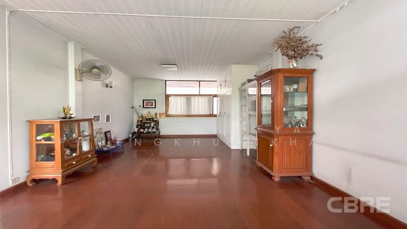Single House on Sukhumvit 71, Bangkok, Khlong Tan Nua, Watthana, Bangkok, 3 Bedrooms, 400 sqm, Single Detached House For Sale, by Praphinleeya Phuengkhuankhan, 500422789 - DDproperty.com