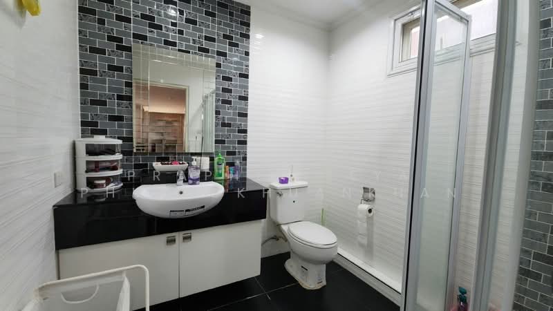 Single House on Sukhumvit 26, Bangkok, Khong Tan, Khlong Toei, Bangkok, 5 Bedrooms, 650 sqm, Single Detached House For Sale, by Praphinleeya Phuengkhuankhan, 500422878 - DDproperty.com