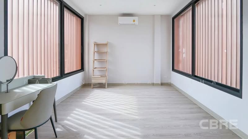 Modern House with Gelato Boutique in Khao Yai, Nakhon Ratchasima, Pak Chong, Pak Chong, Nakhon Ratchasima, 4 Bedrooms, 990 sqm, Single Detached House For Sale, by Paveenee Chaisriha, 500422897 - DDproperty.com