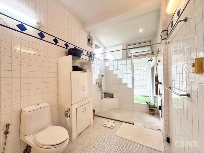 Single House on Sukhumvit 38, Bangkok, สุขุมวิท 38, Phra Kanong, Khlong Toei, Bangkok, 4 Bedrooms, 1,200 sqm, Single Detached House For Sale, by Sawitri Posawat, 500422914 - DDproperty.com
