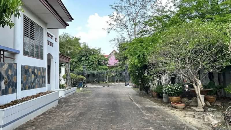 Baan Mueang Ek 2, Pathum Thani, Ekkarat 2 Alley, Lak Hok, Muang Pathum Thani, Pathum Thani, 6 Bedrooms, 624 sqm, Single Detached House For Sale, by Lalisorn Prakanmeth, 500423217 - DDproperty.com