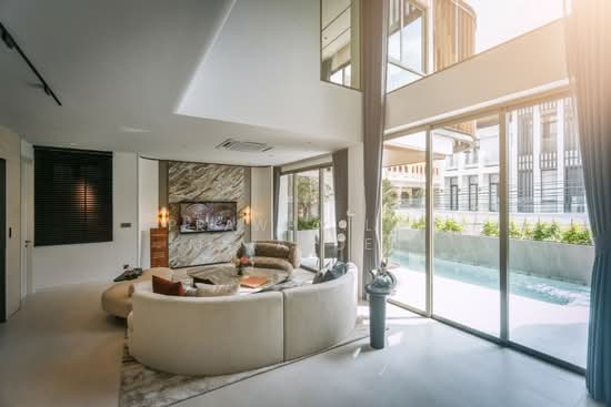 Crescenton Pinklao : เครสเซนตัน ปิ่นเกล้า, กรุงเทพ