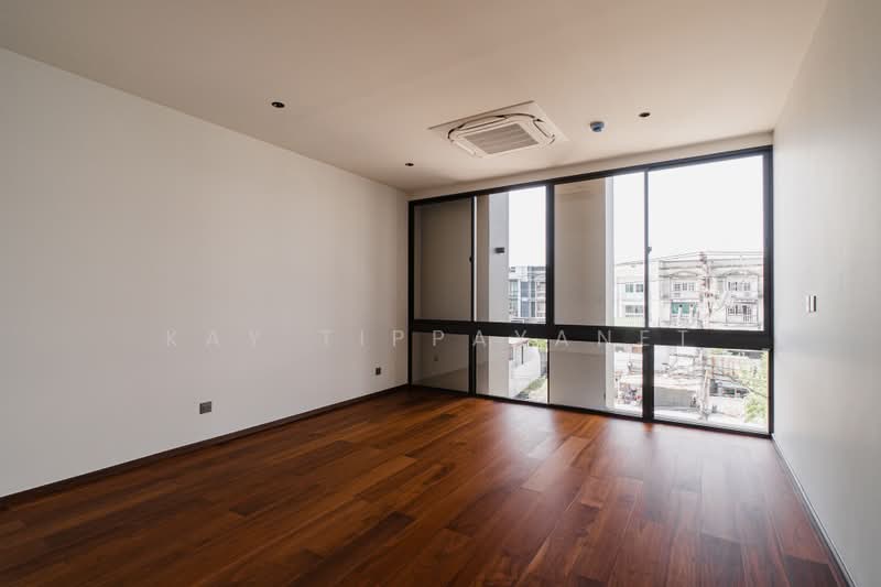 Posh Eastville, Bangkok, ซอย นาคนิวาส 18, Lat Phrao, Bangkok, 3 Bedrooms, 588 sqm, Townhouse For Sale, by Kay Tippayanet, 500423537 - DDproperty.com