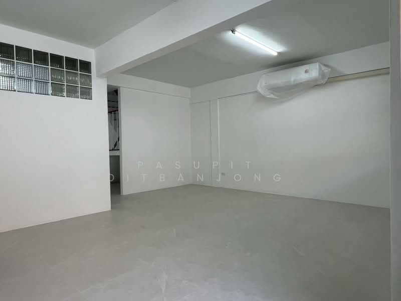 ทาวน์เฮ้าส์ 3-ห้องนอน, กรุงเทพ, ดินแดง, กรุงเทพ, 140 ตร.ม., ทาวน์เฮ้าส์ ให้เช่า, โดย Pasupit Ditbanjong, 500423553 - DDproperty.com