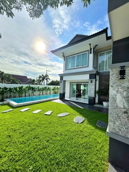 5-BR Villa, Chon Buri (Pattaya), Nong Pru, Bang Lamung (Pattaya), Chon Buri (Pattaya), 5 Bedrooms, 400 sqm, Villa For Sale, by Thitiporn Pawikham, 500423594 - DDproperty.com