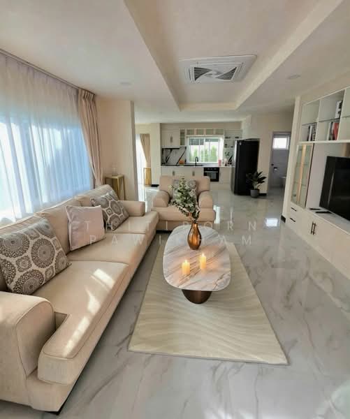 5-BR Villa, Chon Buri (Pattaya), Nong Pru, Bang Lamung (Pattaya), Chon Buri (Pattaya), 5 Bedrooms, 400 sqm, Villa For Sale, by Thitiporn Pawikham, 500423594 - DDproperty.com
