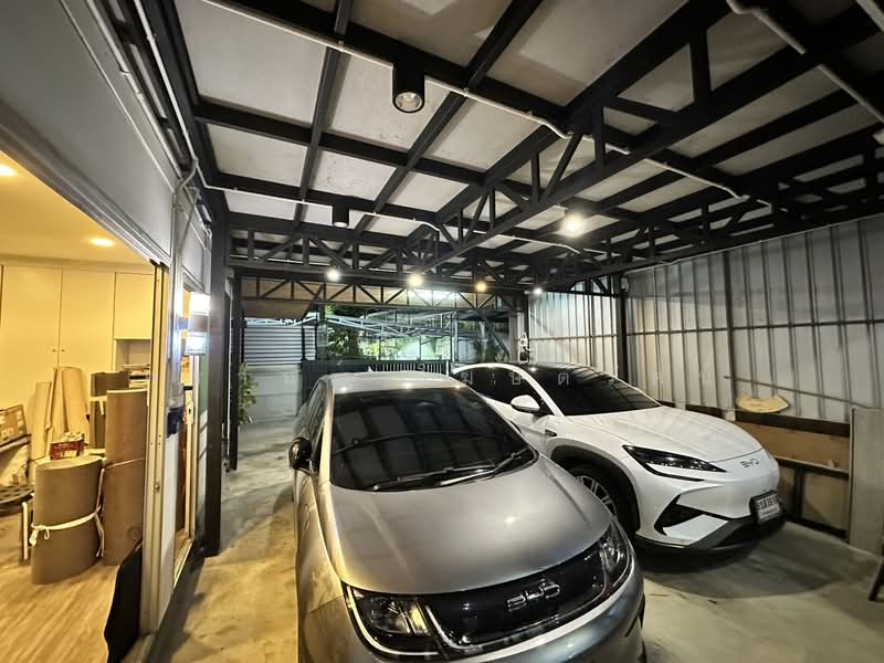 Office Building with Land for Sale in the Lat Phrao Expressway Area, Bangkok, อินทราภรณ์, Phlapphla, Wang Thonglang, Bangkok, , 240 sqm, Office Space For Sale, by KRAN KOSITRAT, 500423629 - DDproperty.com