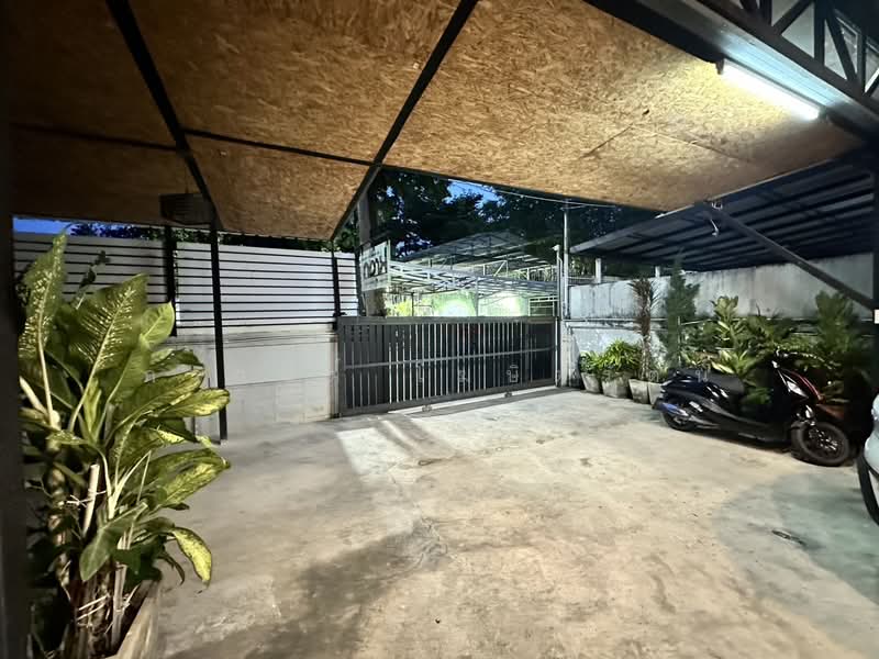 Office Building with Land for Sale in the Lat Phrao Expressway Area, Bangkok, อินทราภรณ์, Phlapphla, Wang Thonglang, Bangkok, , 240 sqm, Office Space For Sale, by KRAN KOSITRAT, 500423629 - DDproperty.com