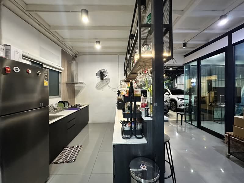 Office Building with Land for Sale in the Lat Phrao Expressway Area, Bangkok, อินทราภรณ์, Phlapphla, Wang Thonglang, Bangkok, , 240 sqm, Office Space For Sale, by KRAN KOSITRAT, 500423629 - DDproperty.com