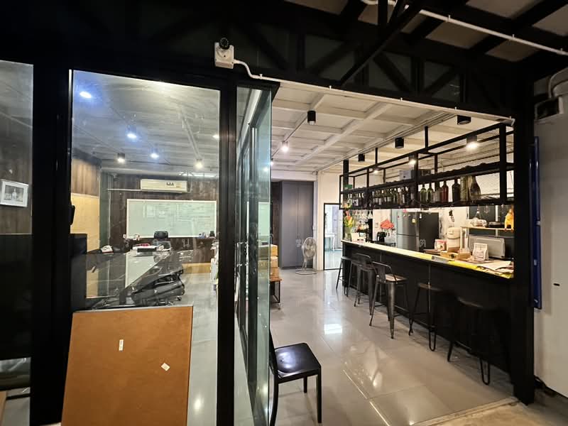 Office Building with Land for Sale in the Lat Phrao Expressway Area, Bangkok, อินทราภรณ์, Phlapphla, Wang Thonglang, Bangkok, , 240 sqm, Office Space For Sale, by KRAN KOSITRAT, 500423629 - DDproperty.com