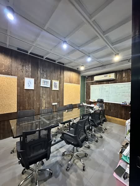 Office Building with Land for Sale in the Lat Phrao Expressway Area, Bangkok, อินทราภรณ์, Phlapphla, Wang Thonglang, Bangkok, , 240 sqm, Office Space For Sale, by KRAN KOSITRAT, 500423629 - DDproperty.com