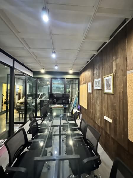 Office Building with Land for Sale in the Lat Phrao Expressway Area, Bangkok, อินทราภรณ์, Phlapphla, Wang Thonglang, Bangkok, , 240 sqm, Office Space For Sale, by KRAN KOSITRAT, 500423629 - DDproperty.com
