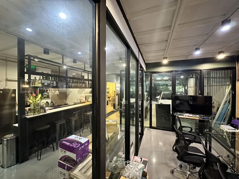 Office Building with Land for Sale in the Lat Phrao Expressway Area, Bangkok, อินทราภรณ์, Phlapphla, Wang Thonglang, Bangkok, , 240 sqm, Office Space For Sale, by KRAN KOSITRAT, 500423629 - DDproperty.com