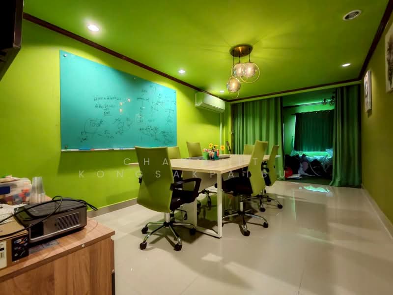 Ban Suan Sue Trong, Bangkok, Sue Trong Alley, Wang Thonglang, Bangkok, 6 Bedrooms, 228 sqm, Townhouse For Sale, by CHAWALIT KONGSAKPAIBUL, 500423798 - DDproperty.com