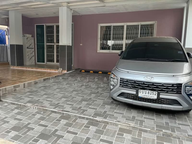 3-BR House, Bangkok, Lam Pla Tiew, Lat Krabang, Bangkok, 3 Bedrooms, 236 sqm, Single Detached House For Sale, by Napatsawan Tamjorhor, 500424021 - DDproperty.com