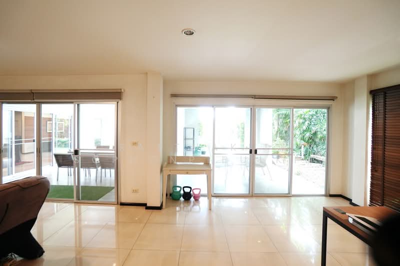 Noble Tara Pattanakarn, Bangkok, 2046 Pattanakarn Road, Suan Luang, Bangkok, 4 Bedrooms, 370 sqm, Single Detached House For Sale, by Ratthakit Sophonpibulkit, 500424111 - DDproperty.com