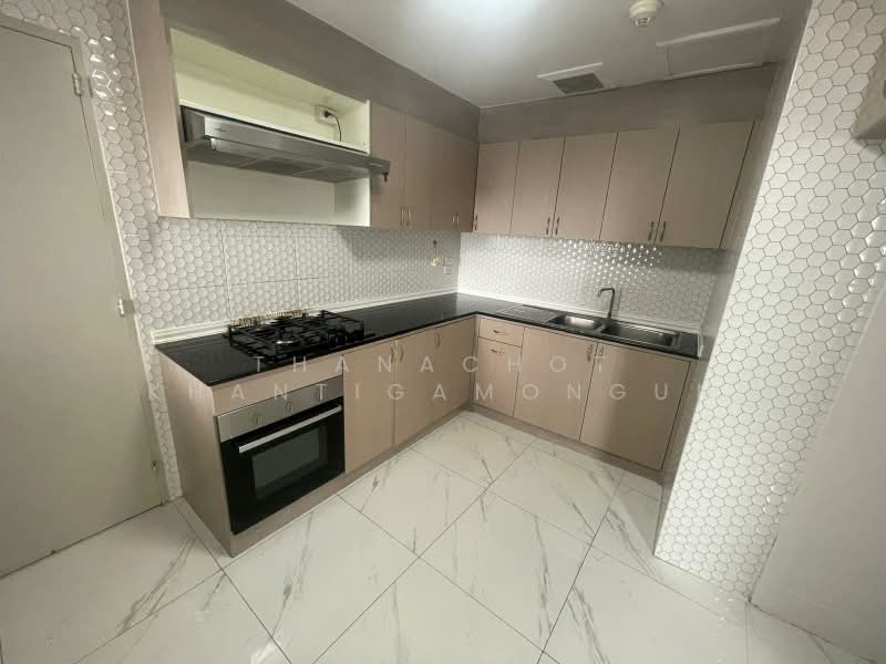 President Park Sukhumvit 24, Bangkok, 99 Sukhumvit 24 Alley, Khlongtoei Nua, Watthana, Bangkok, 3 Bedrooms, 222 sqm, Condo For Rent, by Thanachot Khantigamongun, 500424483 - DDproperty.com