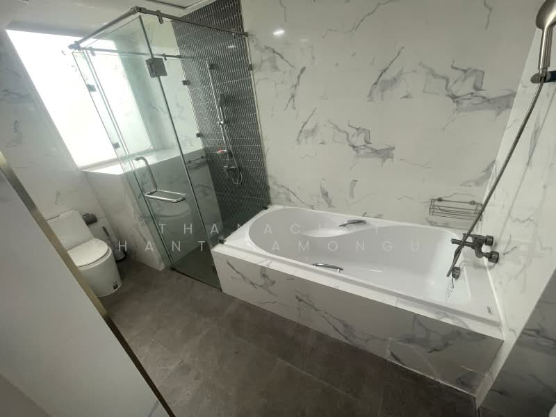 President Park Sukhumvit 24, Bangkok, 99 Sukhumvit 24 Alley, Khlongtoei Nua, Watthana, Bangkok, 3 Bedrooms, 222 sqm, Condo For Rent, by Thanachot Khantigamongun, 500424483 - DDproperty.com
