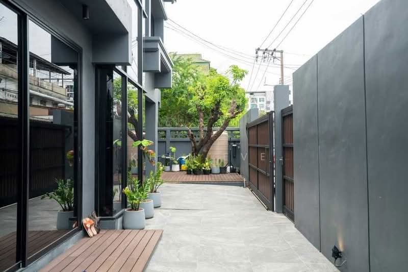 RENT and SALE Home office Lat Phrao near MRT Chokchai 4 ( SPSEVE2098 ), Bangkok, โชคชัย 4, Saphan Song, Wang Thonglang, Bangkok, 3 Bedrooms, 250 sqm, Single Detached House For Sale, by Khun Eve, 500424489 - DDproperty.com