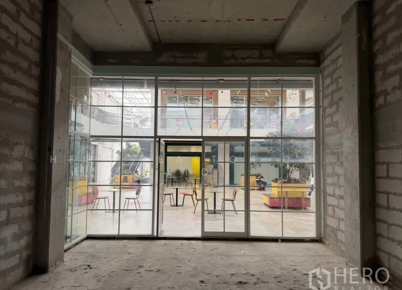 For Rent Retail Space 60 sqm near BTS Phrom Phong, Khlong Toei Bangkok HRE01089, กรุงเทพ, คลองตัน, คลองเตย, กรุงเทพ, 60 ตร.ม., พื้นที่ขายของ ให้เช่า, โดย Hero Realtor Co., Ltd., 500424509 - DDproperty.com