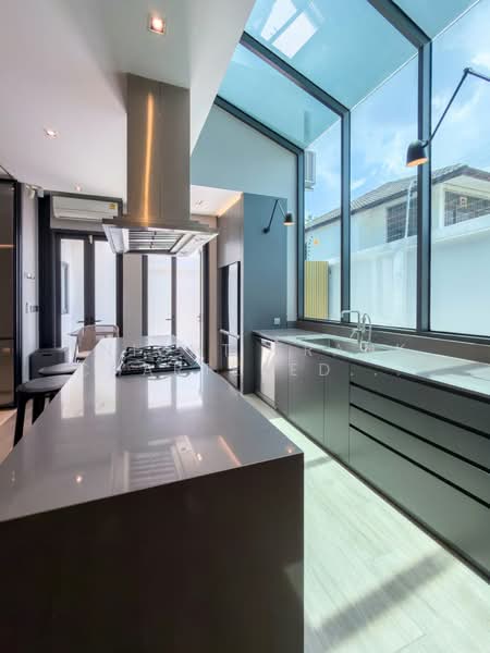 Prime Nine Ekamai, Bangkok, Soi Kamnoet Sap 2 Pradit Manutham Road, Bang Kapi, Huai Khwang, Bangkok, 3 Bedrooms, 315 sqm, Townhouse For Sale, by Knight Frank Chartered (Thailand) Co.,Ltd, 500424583 - DDproperty.com