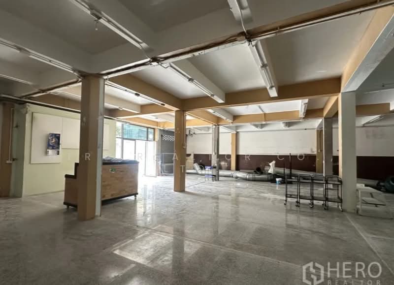 For Rent Retail Space 208 sqm near BTS Sala Daeng, Bang Rak Bangkok HRE01091, กรุงเทพ, สีลม, บางรัก, กรุงเทพ, 208 ตร.ม., พื้นที่ขายของ ให้เช่า, โดย Hero Realtor Co., Ltd., 500424660 - DDproperty.com