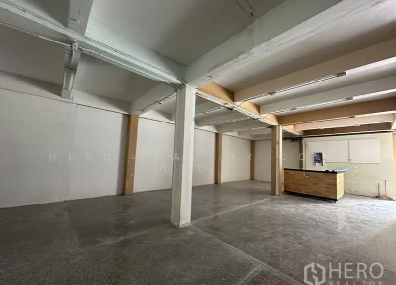 For Rent Retail Space 208 sqm near BTS Sala Daeng, Bang Rak Bangkok HRE01091, กรุงเทพ, สีลม, บางรัก, กรุงเทพ, 208 ตร.ม., พื้นที่ขายของ ให้เช่า, โดย Hero Realtor Co., Ltd., 500424660 - DDproperty.com