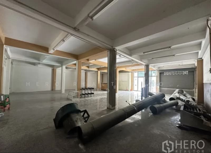 For Rent Retail Space 208 sqm near BTS Sala Daeng, Bang Rak Bangkok HRE01091, กรุงเทพ, สีลม, บางรัก, กรุงเทพ, 208 ตร.ม., พื้นที่ขายของ ให้เช่า, โดย Hero Realtor Co., Ltd., 500424660 - DDproperty.com