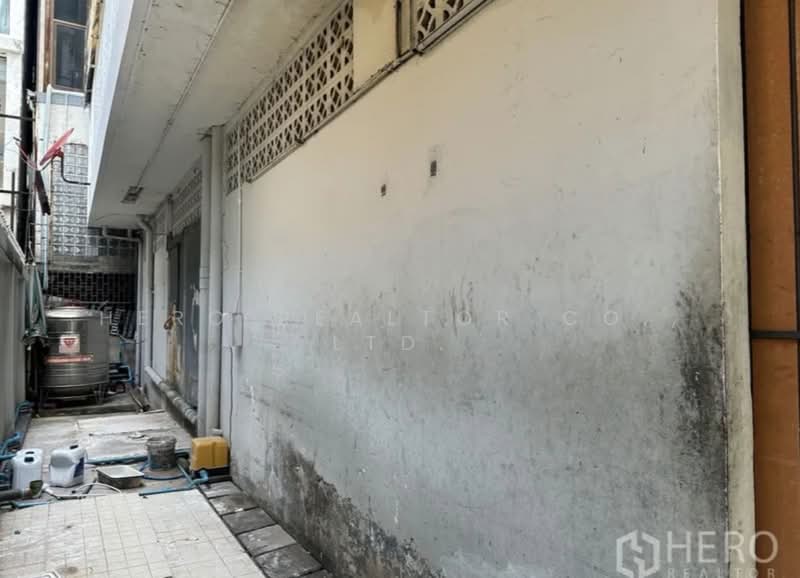 For Rent Retail Space 208 sqm near BTS Sala Daeng, Bang Rak Bangkok HRE01091, Bangkok, Silom, Bang Rak, Bangkok, , 208 sqm, Retail Space For Rent, by Hero Realtor Co., Ltd., 500424660 - DDproperty.com