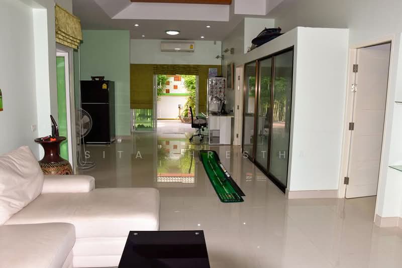 Baan Dusit Pattaya Lake : บ้านดุสิต พัทยา เลค, ชลบุรี, ถนนทางเข้า, ห้วยใหญ่, บางละมุง, ชลบุรี, 360 ตร.ม., บ้านเดี่ยว ขาย, โดย Sita Shrestha, 500424768 - DDproperty.com