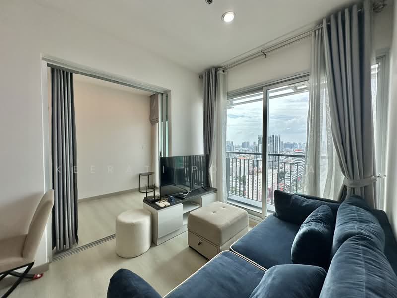 Life Ratchadapisek, Bangkok, 279 Ratchadapisaek Road, Huai Khwang, Bangkok, 2 Bedrooms, 46 sqm, Condo For Rent, by Keerati Poonchai, 500424820 - DDproperty.com