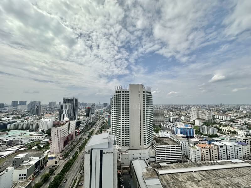 Life Ratchadapisek, Bangkok, 279 Ratchadapisaek Road, Huai Khwang, Bangkok, 2 Bedrooms, 46 sqm, Condo For Rent, by Keerati Poonchai, 500424820 - DDproperty.com