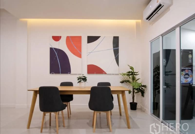 Baan Klang Muang British Town Srinakarin : บ้านกลางเมือง บริติช ทาวน์ ศรีนครินทร์, สมุทรปราการ, ซอยบ้านกลางเมือง บริติช ทาวน์ ศรีนครินทร์, บางแก้ว, บางพลี, สมุทรปราการ, 230 ตร.ม., ทาวน์เฮ้าส์ ให้เช่า, โดย Hero Realtor Co., Ltd., 500424853 - DDproperty.com
