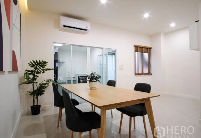 Baan Klang Muang British Town Srinakarin : บ้านกลางเมือง บริติช ทาวน์ ศรีนครินทร์, สมุทรปราการ, ซอยบ้านกลางเมือง บริติช ทาวน์ ศรีนครินทร์, บางแก้ว, บางพลี, สมุทรปราการ, 230 ตร.ม., ทาวน์เฮ้าส์ ให้เช่า, โดย Hero Realtor Co., Ltd., 500424853 - DDproperty.com