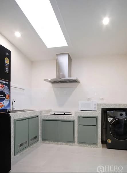 Baan Klang Muang British Town Srinakarin : บ้านกลางเมือง บริติช ทาวน์ ศรีนครินทร์, สมุทรปราการ, ซอยบ้านกลางเมือง บริติช ทาวน์ ศรีนครินทร์, บางแก้ว, บางพลี, สมุทรปราการ, 230 ตร.ม., ทาวน์เฮ้าส์ ให้เช่า, โดย Hero Realtor Co., Ltd., 500424853 - DDproperty.com