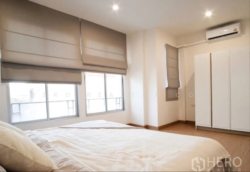 Baan Klang Muang British Town Srinakarin, Samut Prakan, Soi Baan Klang Muang British Town Srinakarin, Bang Kaeo, Bang Plee, Samut Prakan, 3 Bedrooms, 230 sqm, Townhouse For Rent, by Hero Realtor Co., Ltd., 500424853 - DDproperty.com