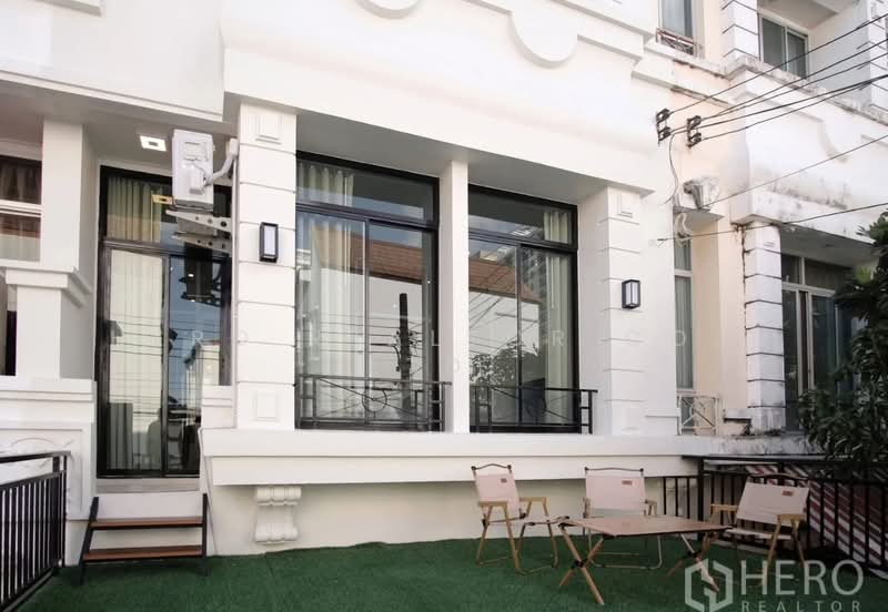 Baan Klang Muang British Town Srinakarin : บ้านกลางเมือง บริติช ทาวน์ ศรีนครินทร์, สมุทรปราการ, ซอยบ้านกลางเมือง บริติช ทาวน์ ศรีนครินทร์, บางแก้ว, บางพลี, สมุทรปราการ, 230 ตร.ม., ทาวน์เฮ้าส์ ให้เช่า, โดย Hero Realtor Co., Ltd., 500424853 - DDproperty.com