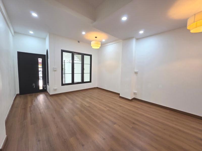 หมู่บ้านไพโรจน์บางนา, กรุงเทพ, บางนาเหนือ, บางนา, กรุงเทพ, 100 ตร.ม., ทาวน์เฮ้าส์ ขาย, โดย วิฑูรย์ รีวราบัณฑิต, 500424884 - DDproperty.com