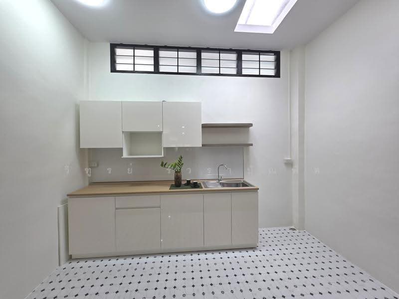 หมู่บ้านไพโรจน์บางนา, กรุงเทพ, บางนาเหนือ, บางนา, กรุงเทพ, 100 ตร.ม., ทาวน์เฮ้าส์ ขาย, โดย วิฑูรย์ รีวราบัณฑิต, 500424884 - DDproperty.com