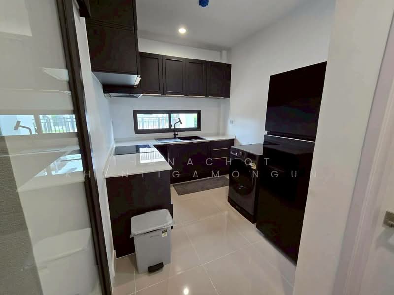 4-BR House, Bangkok, Khlong Song Ton Nun, Lat Krabang, Bangkok, 4 Bedrooms, 275 sqm, Single Detached House For Rent, by Thanachot Khantigamongun, 500424904 - DDproperty.com