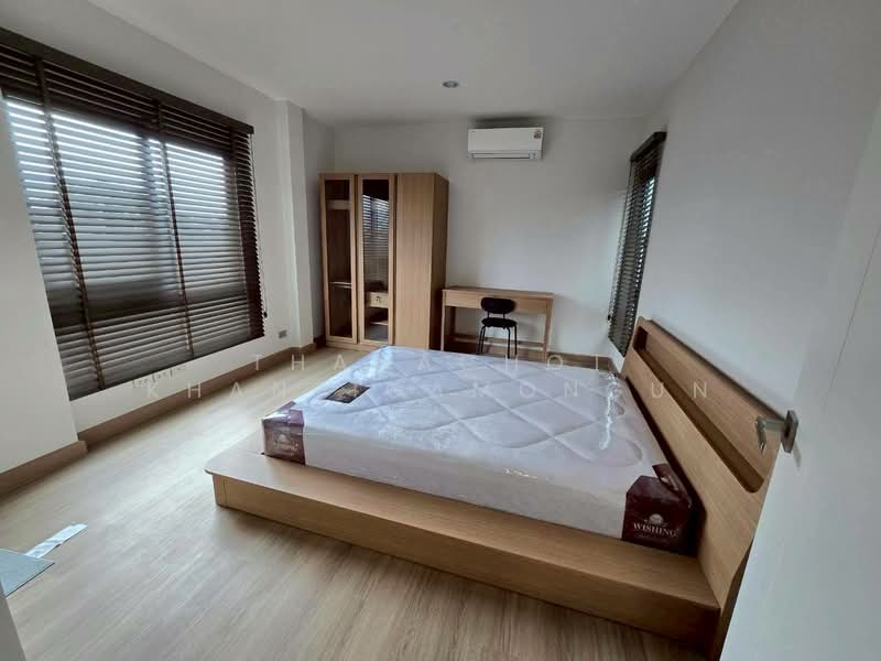 4-BR House, Bangkok, Khlong Song Ton Nun, Lat Krabang, Bangkok, 4 Bedrooms, 275 sqm, Single Detached House For Rent, by Thanachot Khantigamongun, 500424904 - DDproperty.com