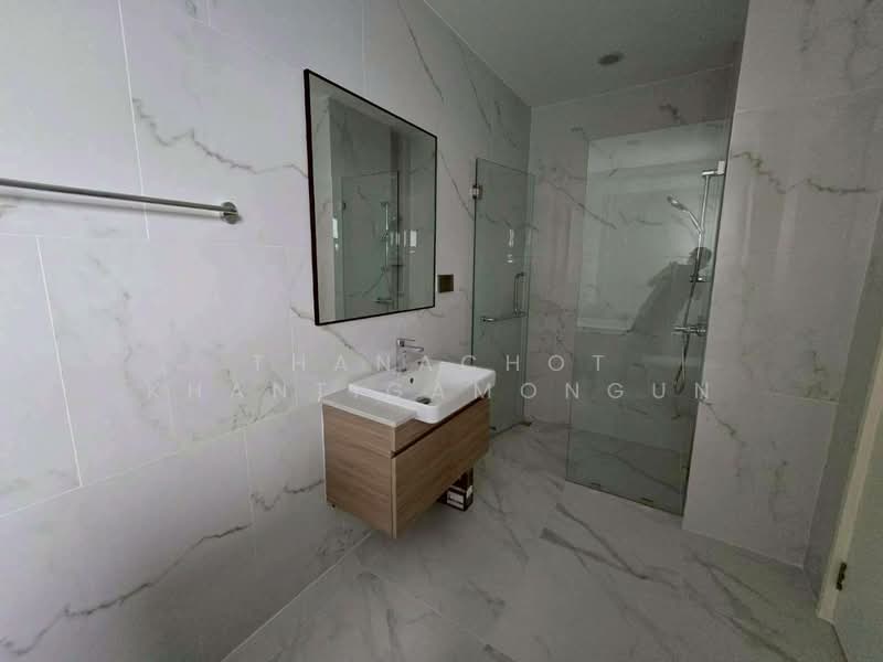 4-BR House, Bangkok, Khlong Song Ton Nun, Lat Krabang, Bangkok, 4 Bedrooms, 275 sqm, Single Detached House For Rent, by Thanachot Khantigamongun, 500424904 - DDproperty.com