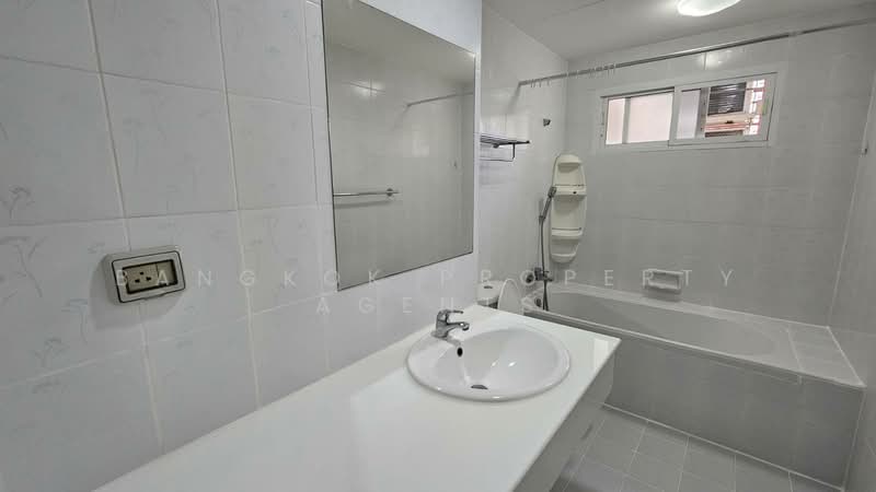 Charming Resident Ekkamai, Bangkok, 28 Soi Ekkamai 6, Sukhumvit 63 Road, Phra Kanong Nua, Watthana, Bangkok, 2 Bedrooms, 58 sqm, Condo For Rent, by BANGKOK PROPERTY AGENTS, 500425093 - DDproperty.com