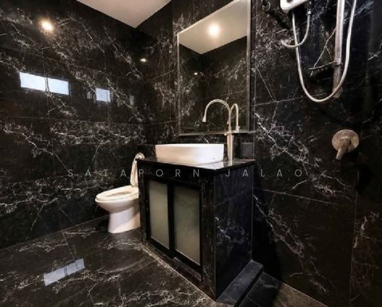 4-BR Townhouse, Bangkok, Din Daeng, Bangkok, 4 Bedrooms, 360 sqm, Townhouse For Rent, by Sataporn Jalao, 500425173 - DDproperty.com
