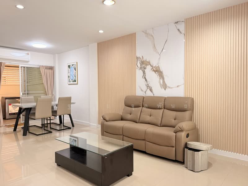 Townplus On Nut, Bangkok, On Nut - Ladkrabang Road, Lat Krabang, Bangkok, 3 Bedrooms, 157 sqm, Townhouse For Rent, by ณัฐวิชย์ จุลพันธ์, 500425493 - DDproperty.com