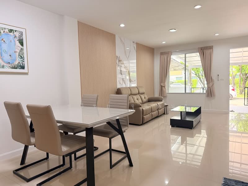 Townplus On Nut, Bangkok, On Nut - Ladkrabang Road, Lat Krabang, Bangkok, 3 Bedrooms, 157 sqm, Townhouse For Rent, by ณัฐวิชย์ จุลพันธ์, 500425493 - DDproperty.com