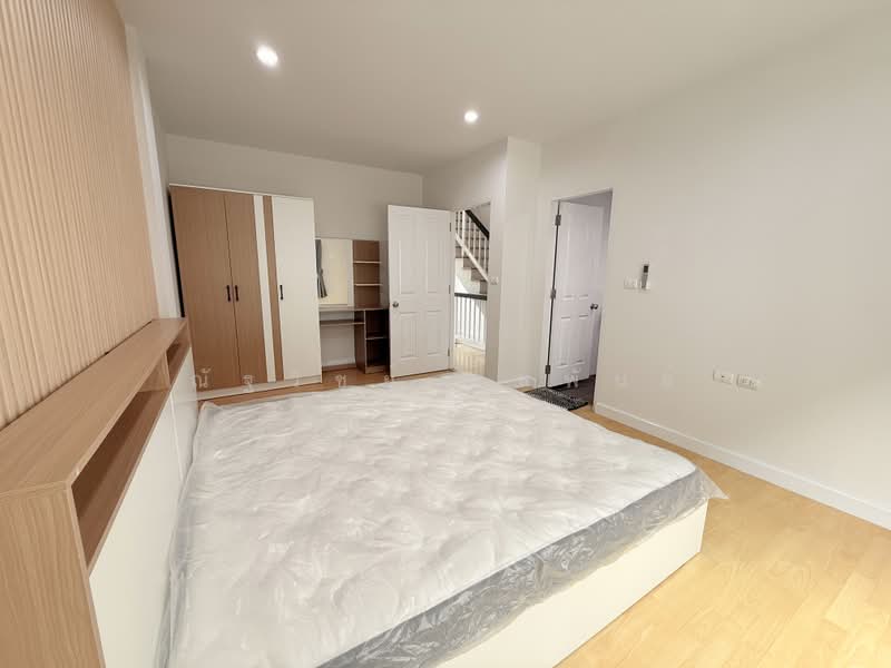 Townplus On Nut, Bangkok, On Nut - Ladkrabang Road, Lat Krabang, Bangkok, 3 Bedrooms, 157 sqm, Townhouse For Rent, by ณัฐวิชย์ จุลพันธ์, 500425493 - DDproperty.com