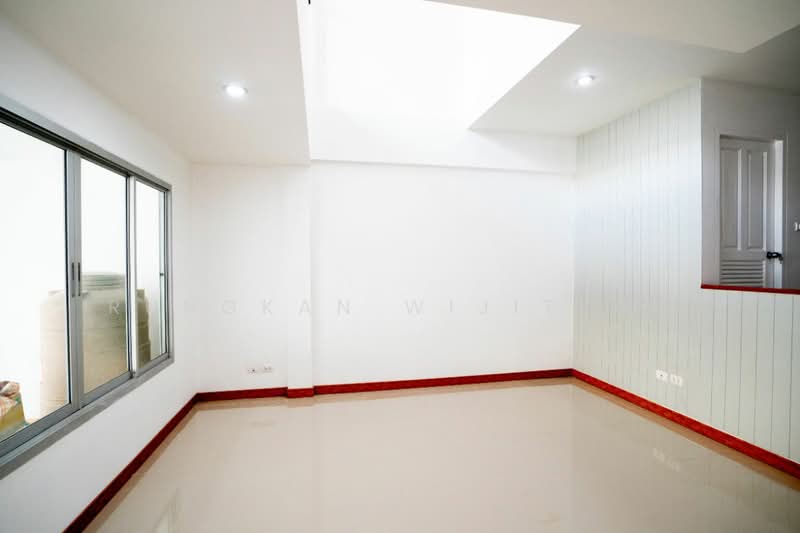 ทาวน์เฮ้าส์ 3-ห้องนอน, กรุงเทพ, ทุ่งครุ, กรุงเทพ, 180 ตร.ม., ทาวน์เฮ้าส์ ขาย, โดย Rungkan Wijitjun, 500425638 - DDproperty.com